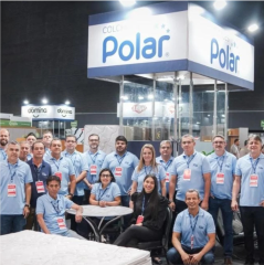 Cliente TopBrand em evento com uniformes personalizados
